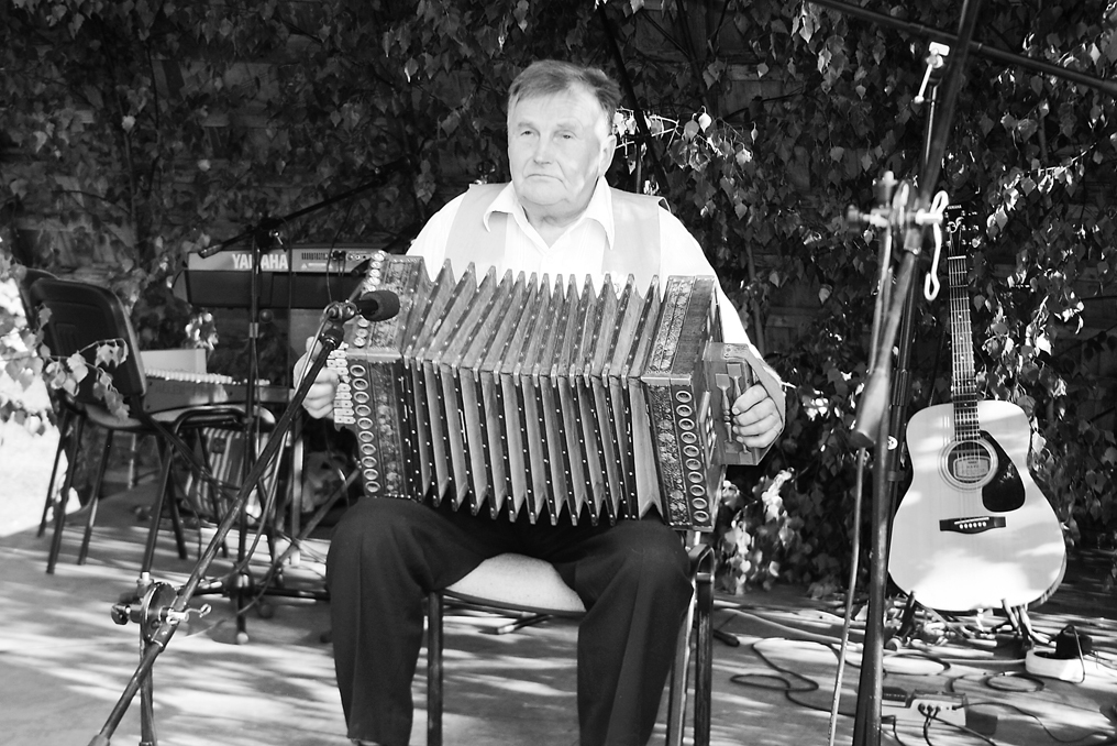 Vecmeistars Valdis Zandersons daudzu uzmanību piesaistīja ar 1924. gadā izgatavotajām Ieviņa ermoņikām.
Autors: AIVARS ZILBERS