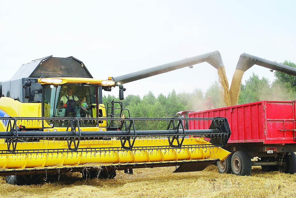 Valkas pagasta SIA “Valdro Agro” šogad graudus vāc ar jauniem un jaudīgākiem kombainiem.                                                                                   
Autors: NO ARHĪVA