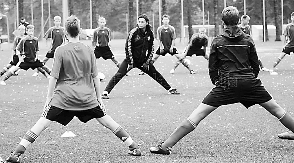 Šīs vasaras spilgtākais notikums jaunajiem un talantīgajiem futbolistiem bija nometne Staicelē, kur zēnus trenēja prestižā Maskavas “CSKA” kluba treneri.

Autors:  LATVIJAS FUTBOLA FEDERĀCIJA