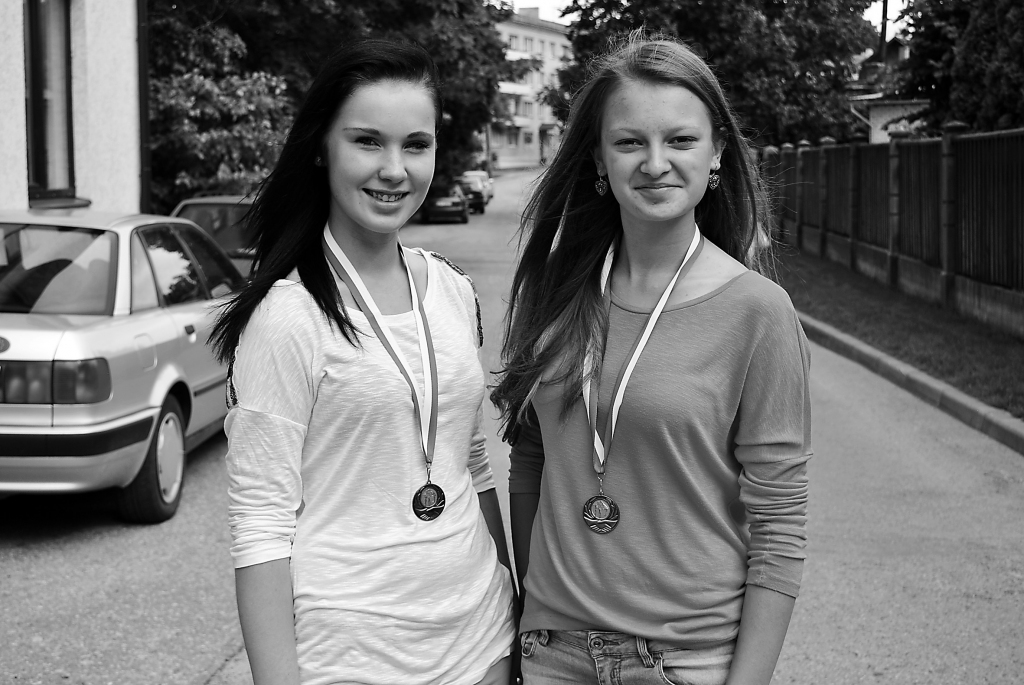 Pludmales volejbola duets Liene Krūmiņa (no kreisās) un Annija Lukaševica izcīnījušas bronzu Latvijas čempionātā.                             
Autors:  SANDRA PĒTERSONE