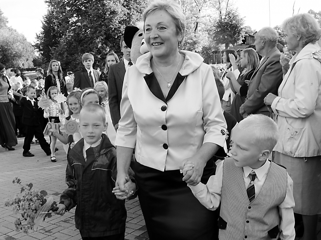Valkas pamatskolas skolotājai Vizmai Polei pirmā skolas diena ir dubulti svētki, jo lielajā dzīvē jāievada pirmklasnieki.                                                                                                                                                                         

Autors:   INGA KARPOVA