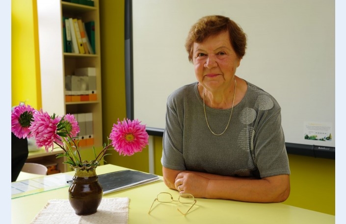 Kas bērnus motivē vairāk - uzslavas vai kritika? «Bērni un audzināšanas metodes mainās. Vajag teikt labus vārdus, taču lielīt vien nevajag,» uzskata skolotāja Vitālija Voliņa.