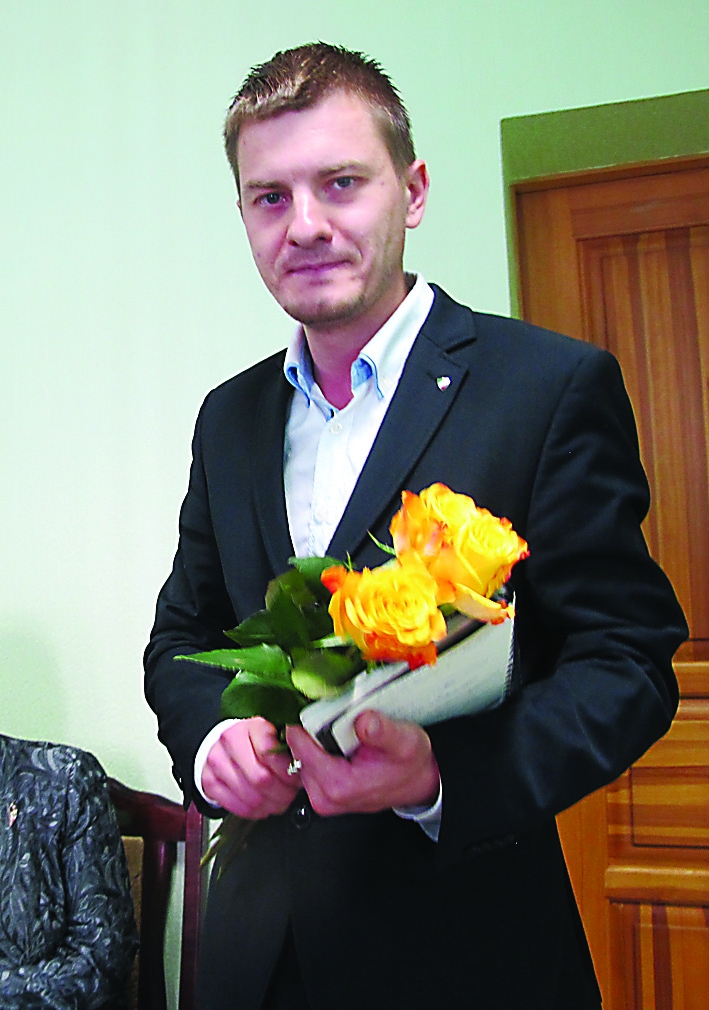 Šodien jaunais Kārķu pagasta pārvaldes vadītājs Pēteris Pētersons jau organizē pagasta iedzīvotāju sapulci.                      
Autors:  INGA KARPOVA