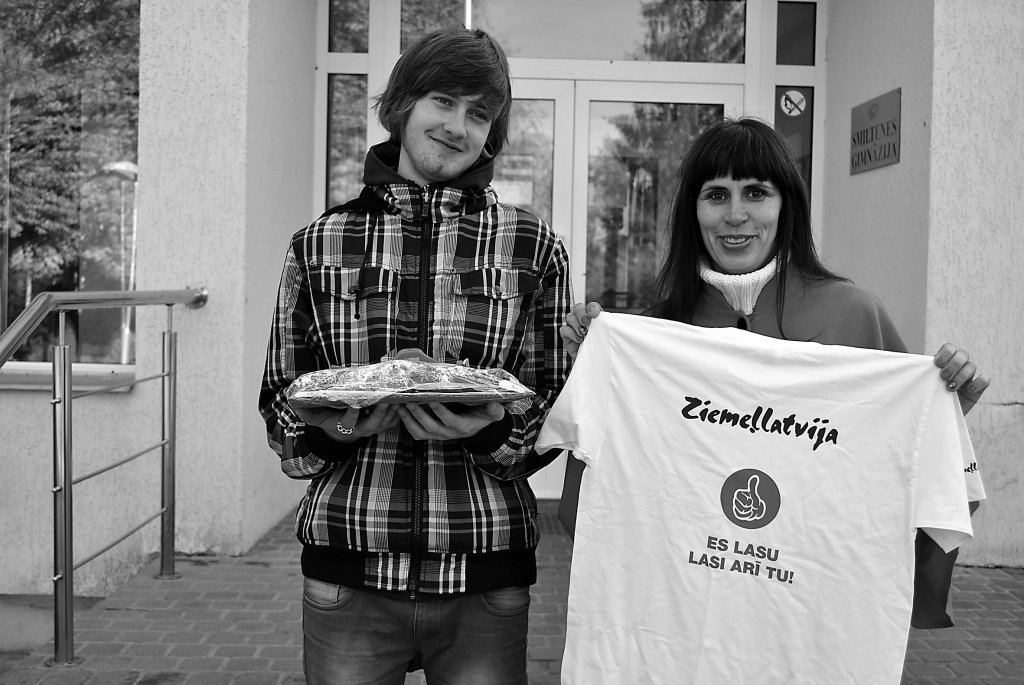 Konkursā “Meklējam lielisko skolotāju” Smiltenes novadā “Ziemeļlatvijas” balvas saņēma Smiltenes ģimnāzijas skolotāja Ingūna Rulle un viņas bijušais audzēknis Roberts Šeļevskis.                                              

Autors:  SANDRA PĒTERSONE