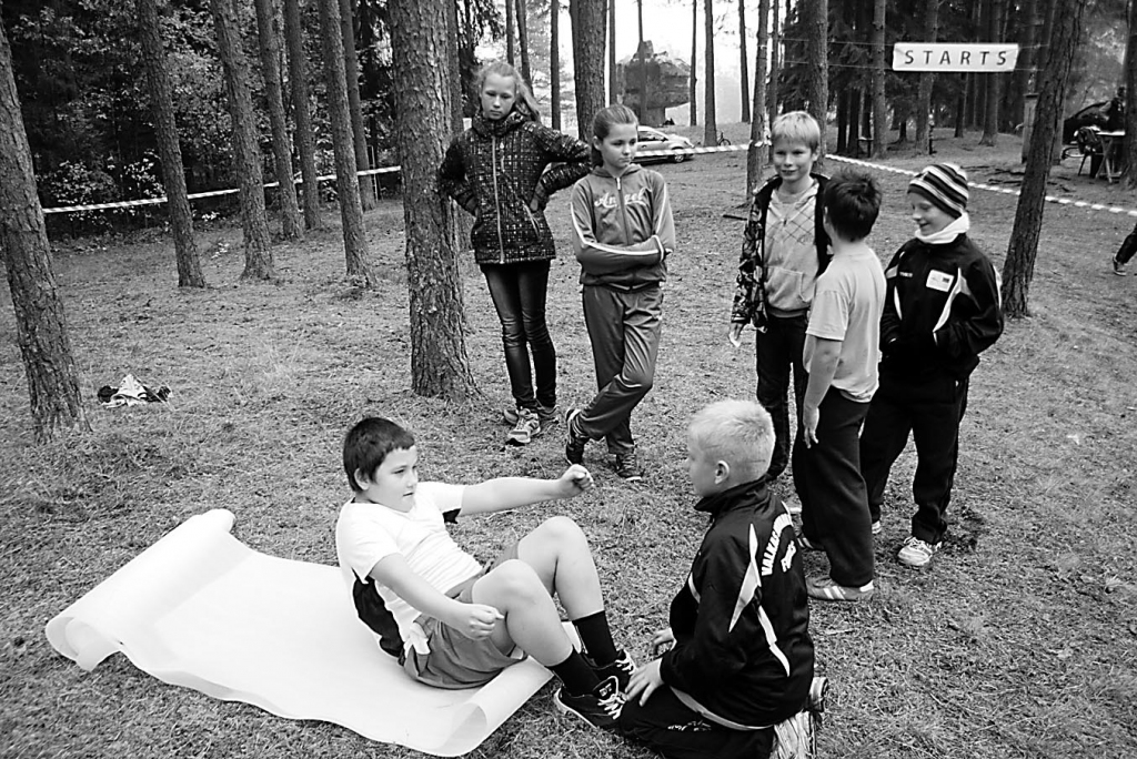 Skriešanas seriāla “Optimists” pēdējās kārtas laikā ikvienam bija iespēja demonstrēt vēderpreses muskuļu stiprumu. Ikviens, kurš šo vingrinājumu varēja izpildīt vismaz 30 reižu, saņēma šokolādi.                 

Autors:  ALDIS DUBĻĀNS