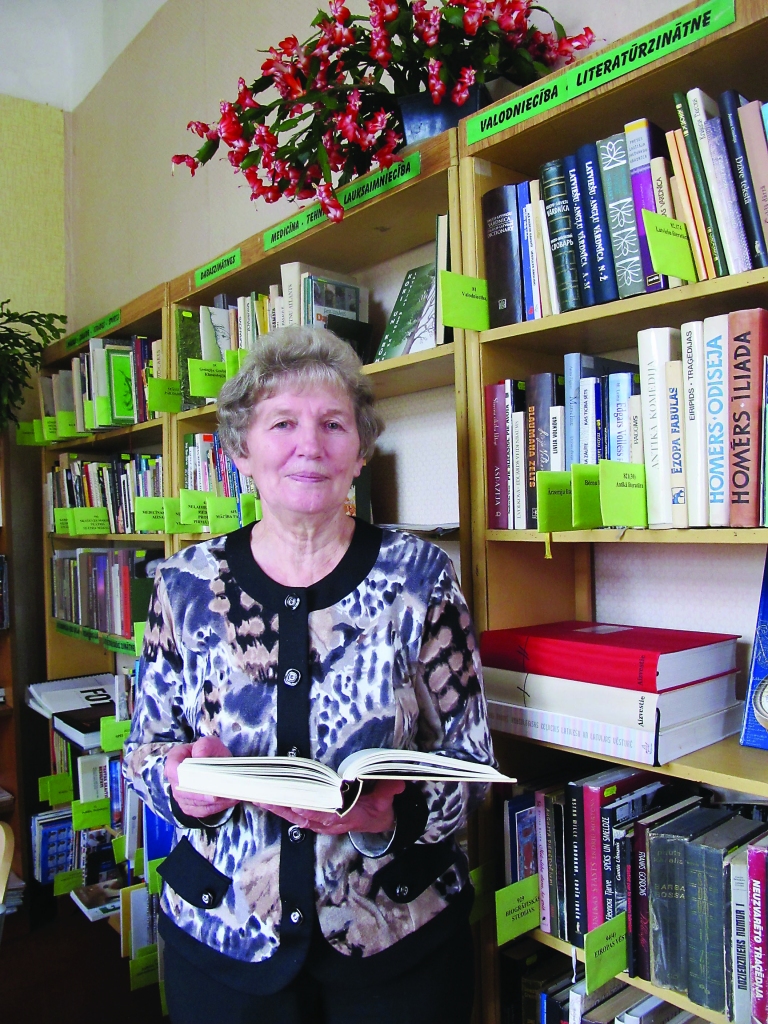 Ērģemes pagasta Omuļu bibliotēkas vadītājai Valvei Āboliņai vasaras beigās apritēja pusgadsimts, kopš viņa nostrādājusi šajā amatā. 

Autors:  INGŪNA JOHANSONE