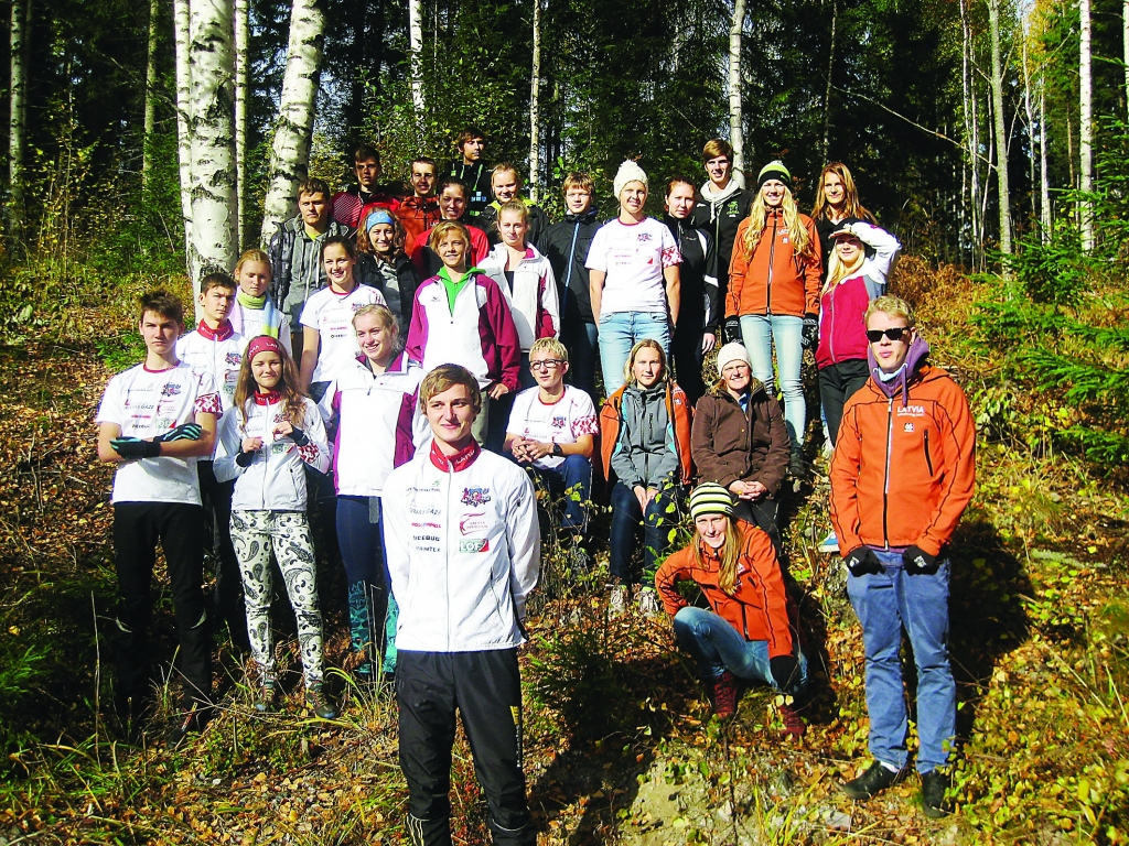 Pilnā sastāvā Latvijas orientēšanās komanda, ko papildināja arī divi grundzālieši, pabija Somijā, kur startēja sacensībās “Baltijas Junioru kauss”.                                                                                       
Autors: FOTO: LATVIJAS ORIENTĒŠANĀS FEDERĀCIJA