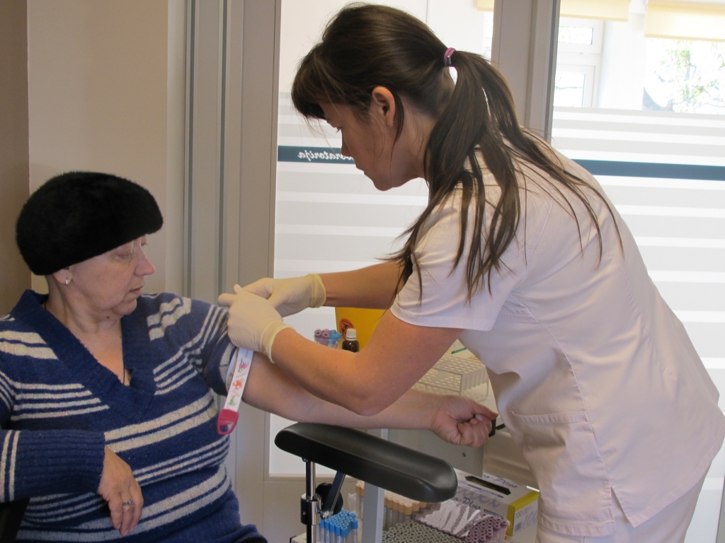 Valcēniete Tatjana Pavļenko, kurai veselības sarežģījumu dēļ asins analīzes jānodod katru mēnesi, slavē “SIA “E. Gulbja Laboratorija” pieņemšanas punkta Valkā medicīnas māsu Ivetu Breidaku par profesionalitāti jeb, kā tautā saka, vieglu roku.                                                                                                                                                   
Autors:   INGA KARPOVA