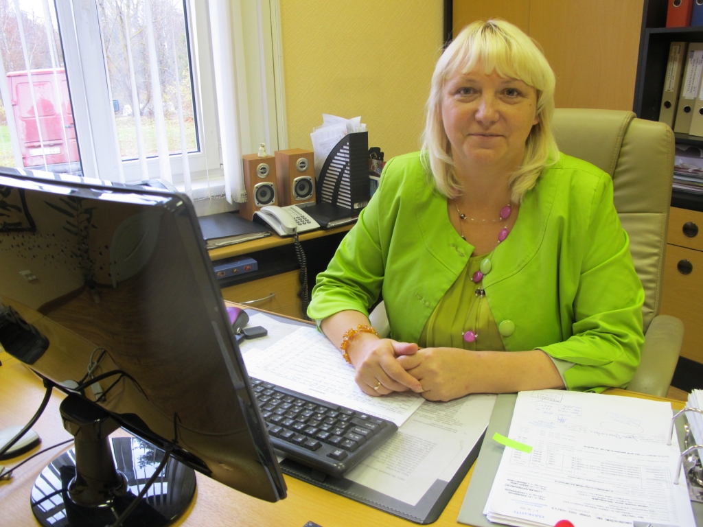 Valkas novada domes apvienotās Grāmatvedības un finanšu nodaļas vadītāja Ilze Grandava un tās darbinieki bez lieka uztraukuma gaida eiro ieviešanu, jo pārmaiņām ir sagatavojušies.
Autors:   INGA KARPOVA 