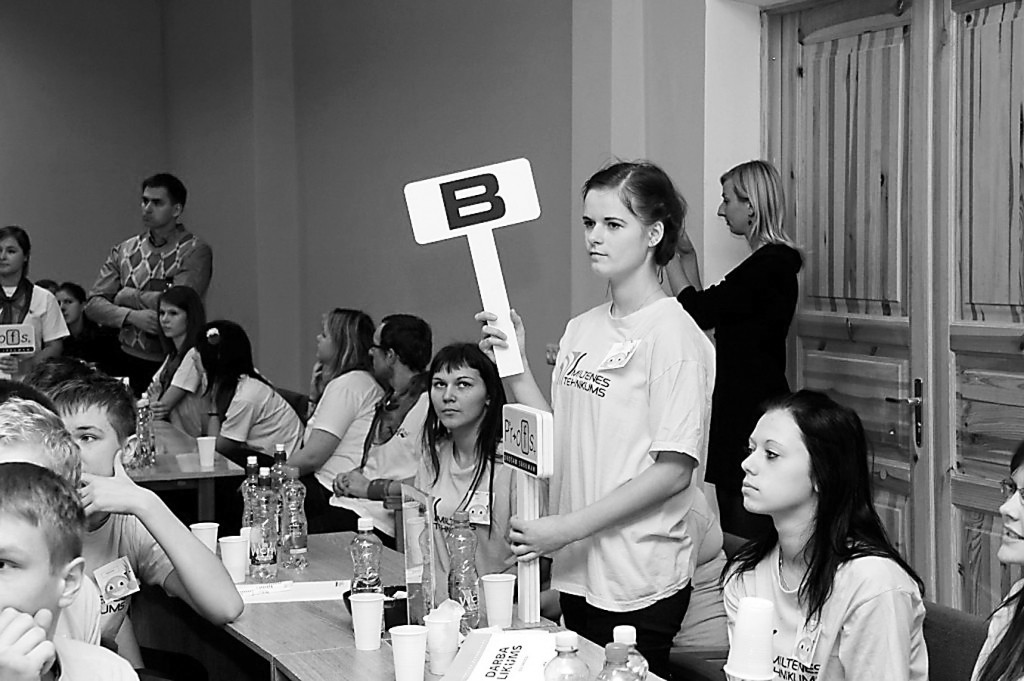 Smiltenes tehnikuma komanda erudīcijas konkursā “Profs 2013” Vidzemes pusfinālā sevi apliecināja kā trešo spēcīgāko.                                                                                                                                                     

Autors:   NO PROFS2013 ARHĪVA
