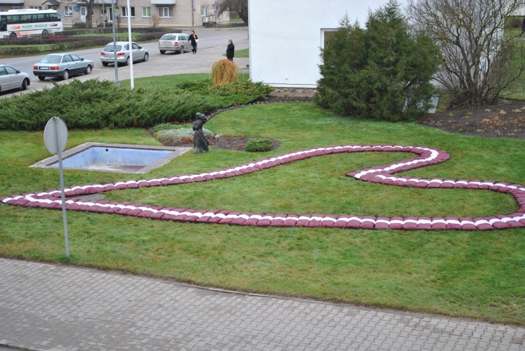  Smiltenes centrā jau uzradies vēstnesis, atgādinot, ka drīz svinēsim dzimšanas dienu Latvijai.
Autors: SANDRA PĒTRESONE