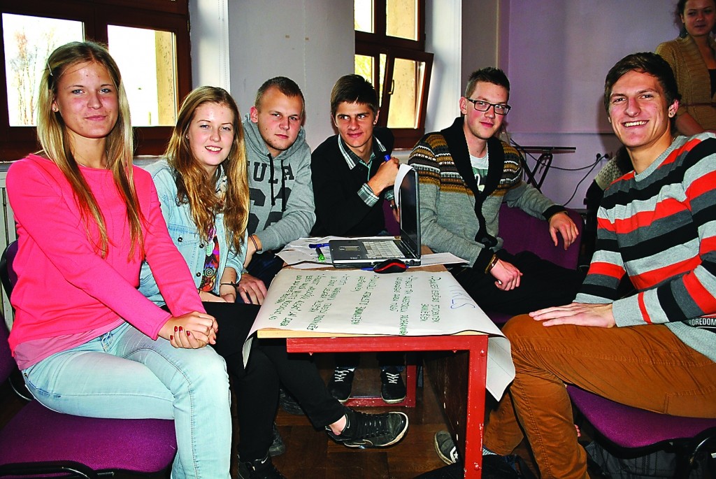 Ja šie Smiltenes ģimnāzijas 12. klases skolēni būtu darba devēji, tad piedāvātu studentiem trīs mēnešus ilgu praksi bez atalgojuma pieredzes iegūšanai.                                                                                           
Autors:  SANDRA PĒTERSONE