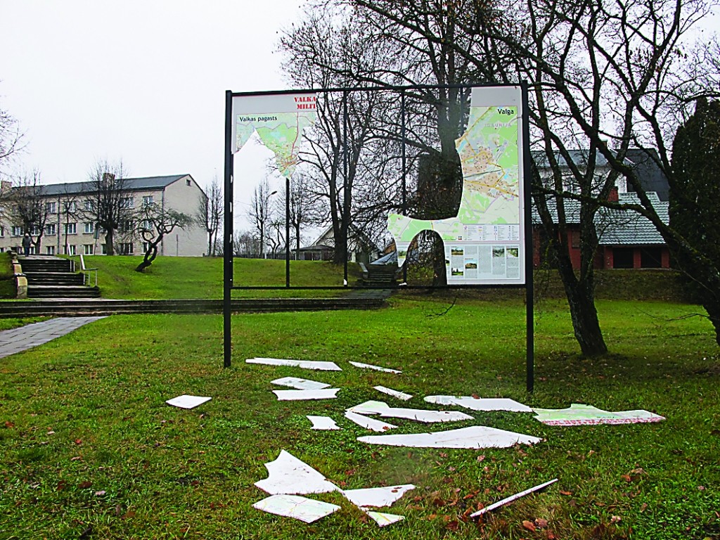 Šādu vandalisma aktu 18. novembra rītā ieraudzīja daudzi gājēji uz Valgu.
                                                                                                                    

Autors:  INGA KARPOVA