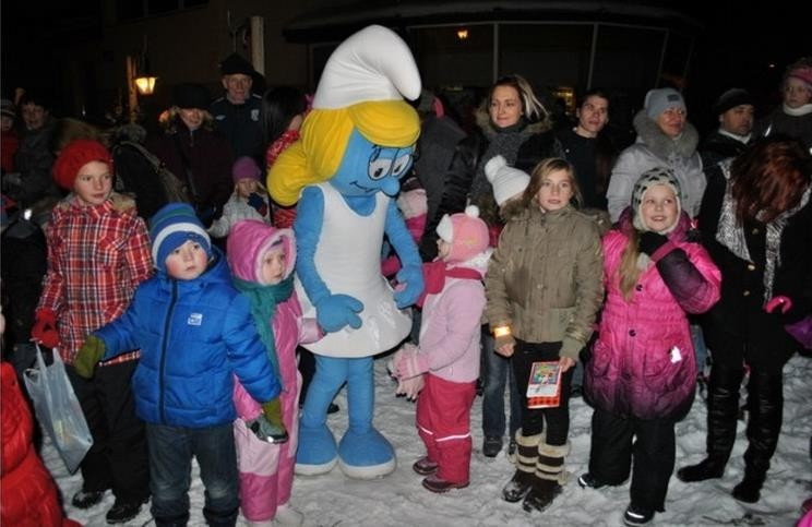 Pērn Ziemassvētku ieskaņas pasākumu Smiltenē bija ieradušies Smurfi.
Autors: SANTA SINKA
