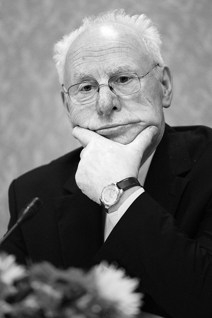 «Ļoti bieži galvenais uzņēmējs nolīgst apakšuzņēmējus, tie paveic noteiktu darbu apjomu, saņem savu atalgojumu, un tas arī ir viss. Pienācīga kontrole pār apakšuzņēmēju darbu netiek veikta, noraizējies bijušais Latvijas Būvnieku savienības vadītājs Viktors Puriņš
Autors:  Vitālijs Stīpnieks, «Dienas Bizness»