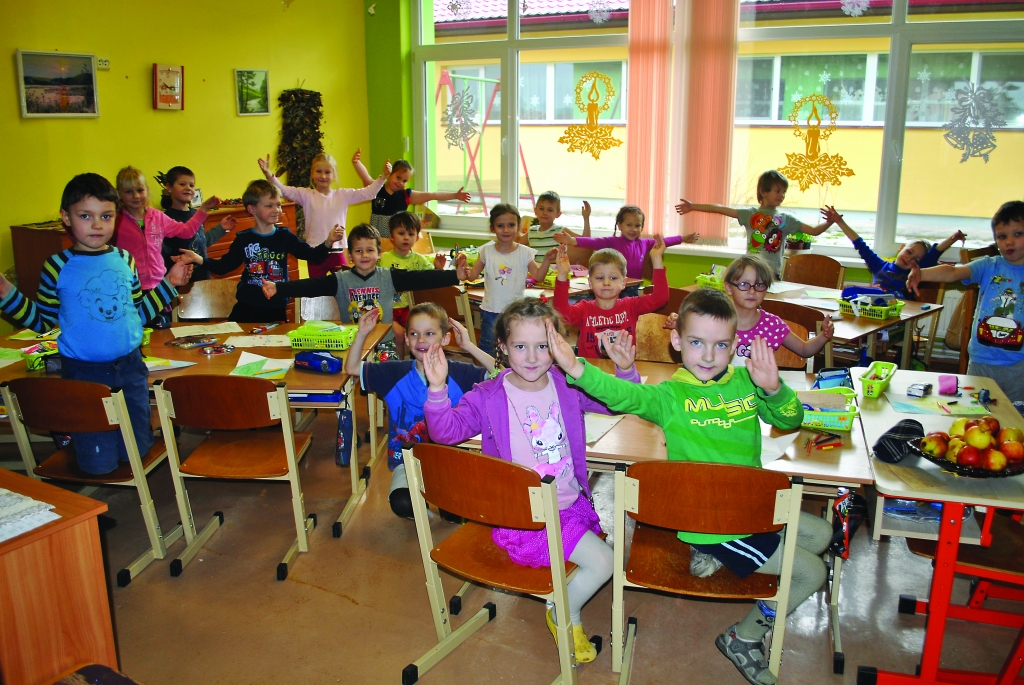 “Tik liels!” Launkalnes sākumskolas pirmsskolas grupiņas “Mārītes” bērni rāda, kāds tad bija viņu gatavotais nākotnes autobuss, kas uzvarēja “VTU Valmiera” rīkotajā konkursā.                                                   
Autors:  SANDRA PĒTERSONE