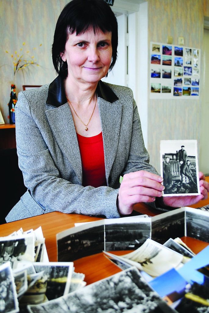 Bilskas bibliotēkas vadītāja Malda Pabērza ir izveidojusi fotoizstādi “Bilska iedzīvotāju acīm”.                                                                        
Autors: SANTA SINKA