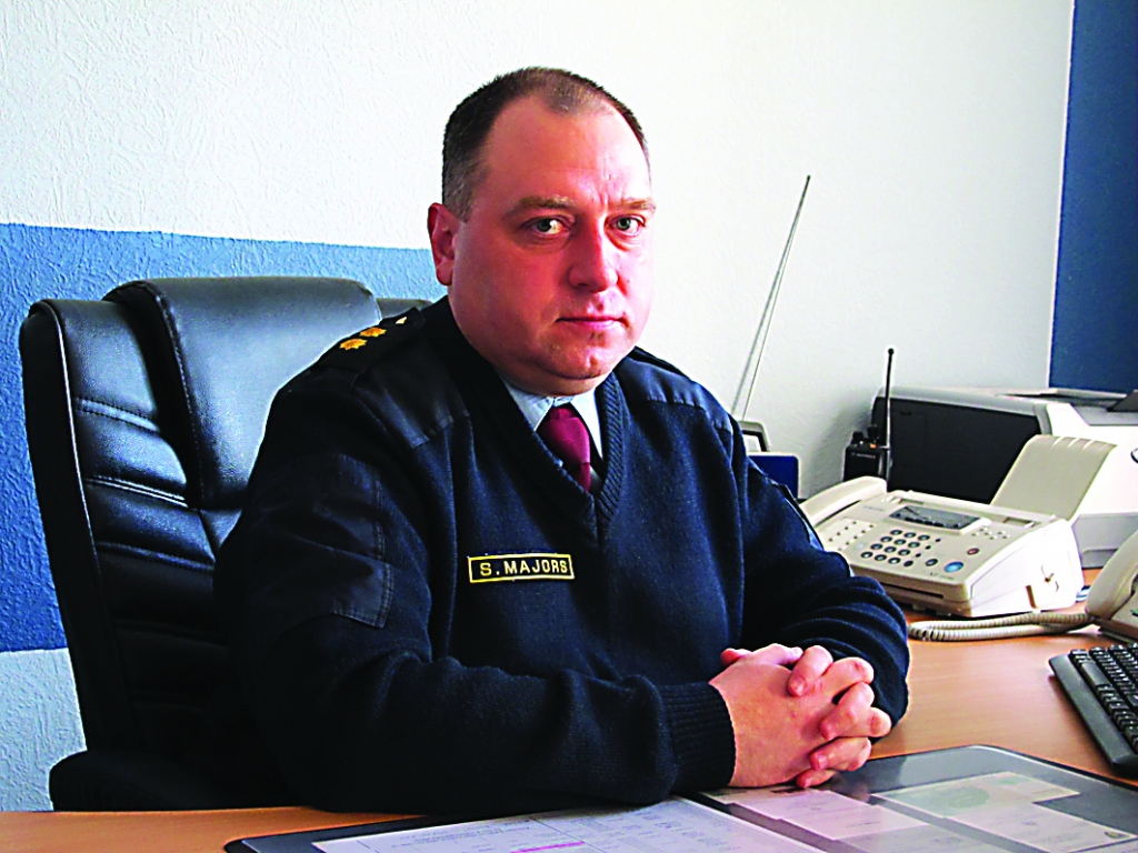 Valsts policijas Vidzemes reģiona pārvaldes Valkas iecirkņa priekšnieks Sergejs Majors brīdina iedzīvotājus nebūt lētticīgiem.                                                                                                                                                             
Autors:  ALDIS DUBĻĀNS