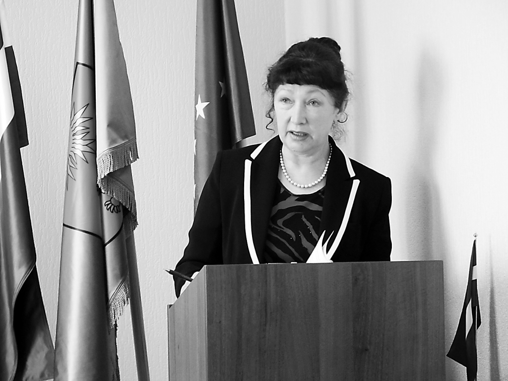Valkas novada domes juriste Aija Jurjāne matemātiski izrēķināja un atzina, ka deputāts Aivars Sjademe rīkojas likuma ietvaros.                                                                                                                                                     
Autors:   INGA KARPOVA 