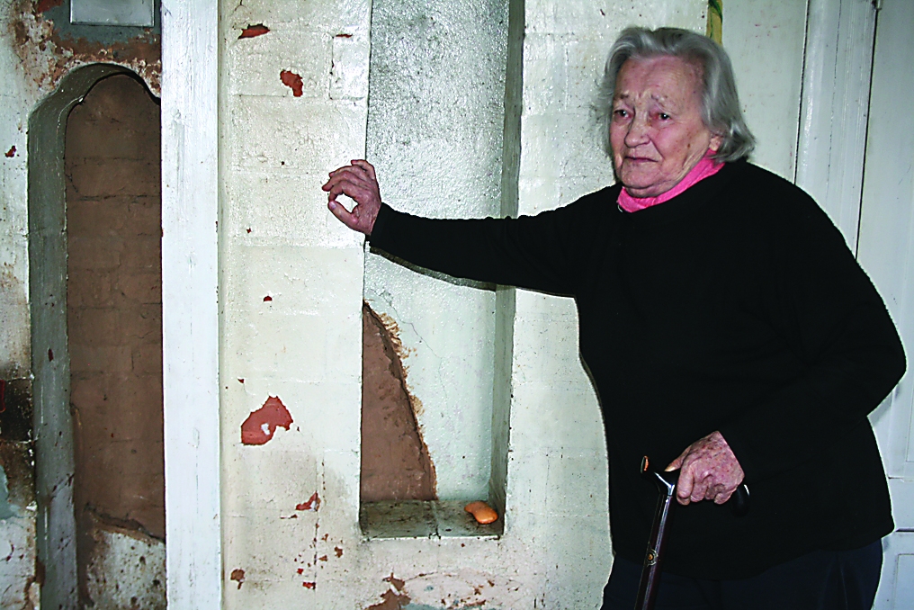Lai izbēgtu no nesaskaņām ar vīru un no nesalabotās krāsns, Palsmanes pagasta iedzīvotāja Aina Vorobjova ir ar mieru pat pamest māju un dzīvot pansionātā.                                                                                             
Autors:  SANDRA PĒTERSONE