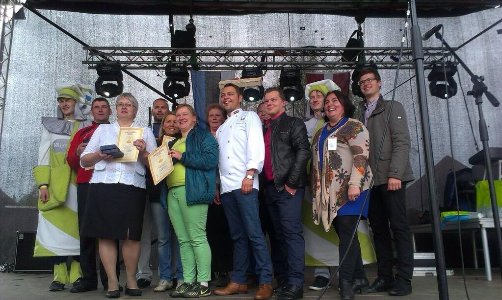 Valkas TIB ‏@VisitValka 

Ir noskaidroti uzvarētāji Gaļas un desu festivālā visās kategorijās!Paldies visiem dalībniekiem,tiekamies nākošgad! pic.twitter.com/Iw9eK2Fkny