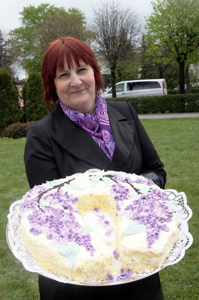 Līdzīgs konkurss nesen norisinājās Kurzemē. Piedāvājam foto ar kurzemnieču veikumu.1.vietas ieguvēja Dace Kudore. Izmantots Smiltenes MAAZDAMER
Autors: PUBLICITĀTES