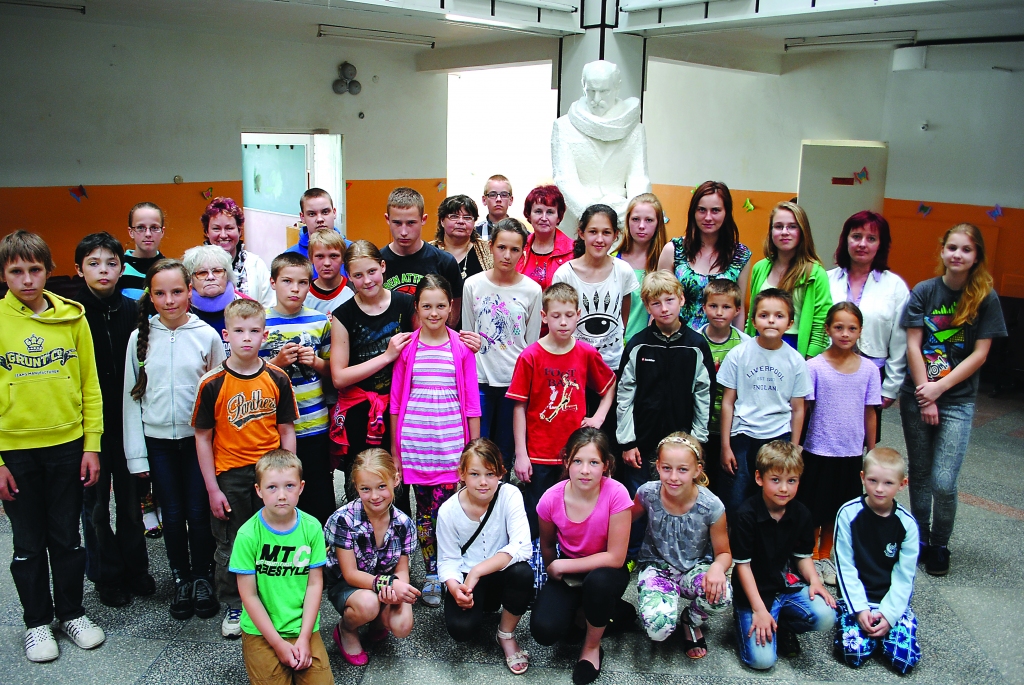 Šopavasar Variņu pamatskolas daudziem audzēkņiem un viņu skolotājām bija iespēja izzināt Latvijas vēsturi mācību bezmaksas ekskursijās. Skola uzvarēja Vītolu fonda projektu konkursā.                                                                                                                                                                           
Autors:  SANDRA PĒTERSONE 