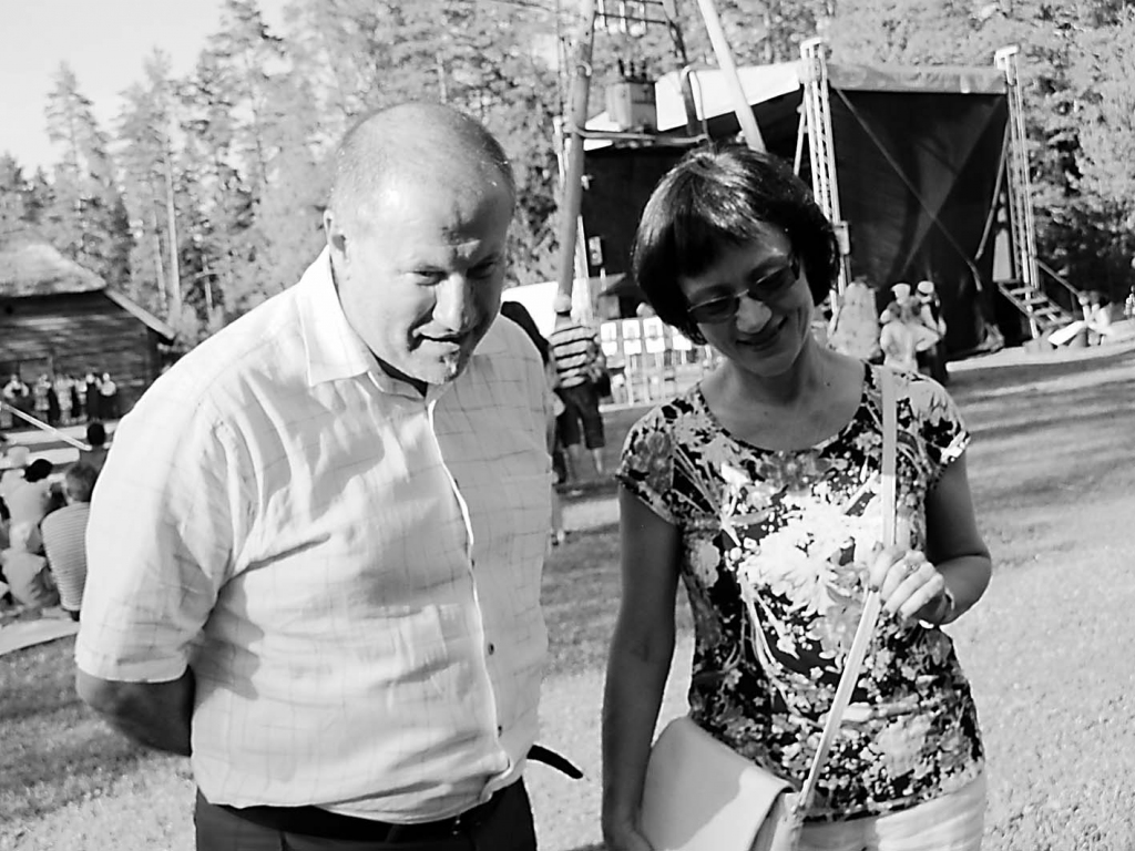 Valkas novada deputāte Unda Ozoliņa kopā ar dzīvesbiedru Rolandu Rastaku Valkas novada svētkos  Vijciema pagasta “Ielīcās”.    
Autors:  INGA KARPOVA