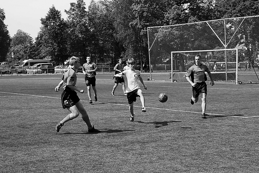 Novada Vasaras sporta spēlēs minifutbolā Valka-1 pārliecinoši ar 4:1 uzvarēja ārpus konkursa spēlējošos Valkas ģimnāzistus jeb Valku-2.                                         
                                                                                                           
Autors:  ALDIS DUBĻĀNS