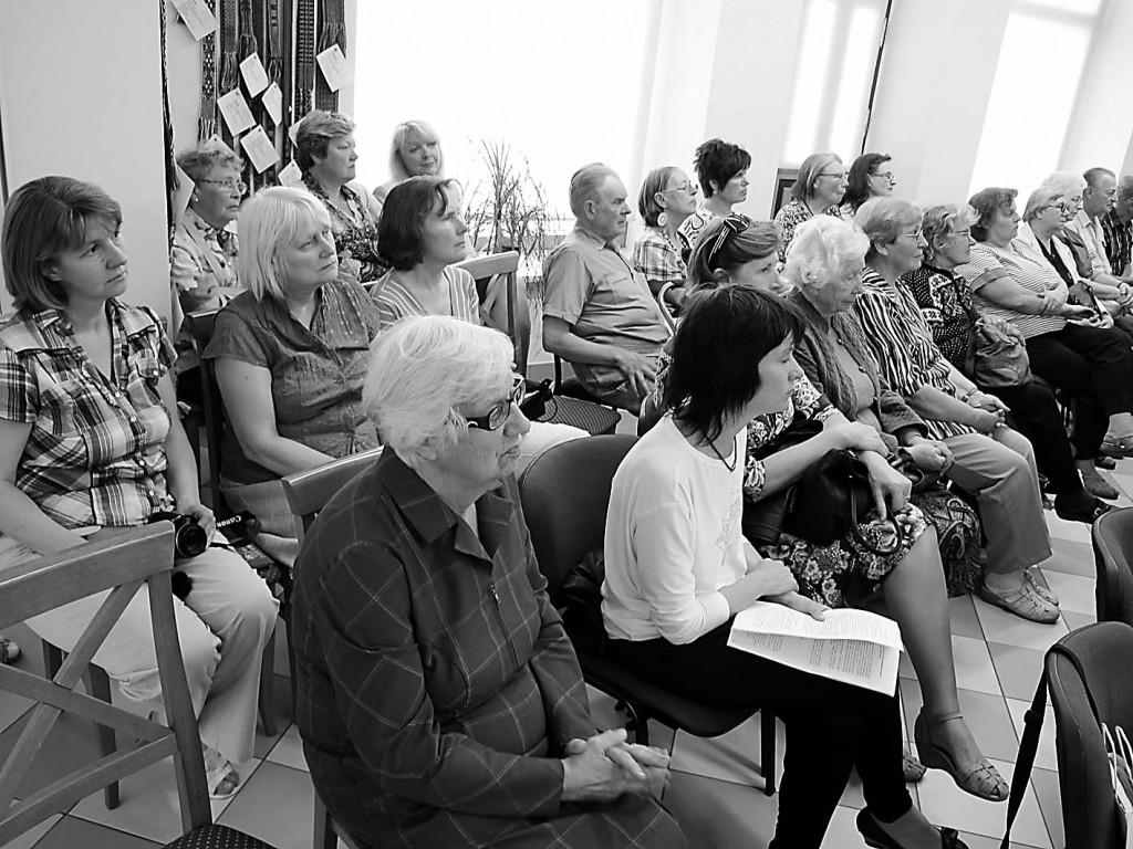 Abu muzeju speciālistu ziņojumu ar interesi noklausījās arī Valkas kultūras cilvēki.                          
Autors:  ALDIS DUBĻĀNS