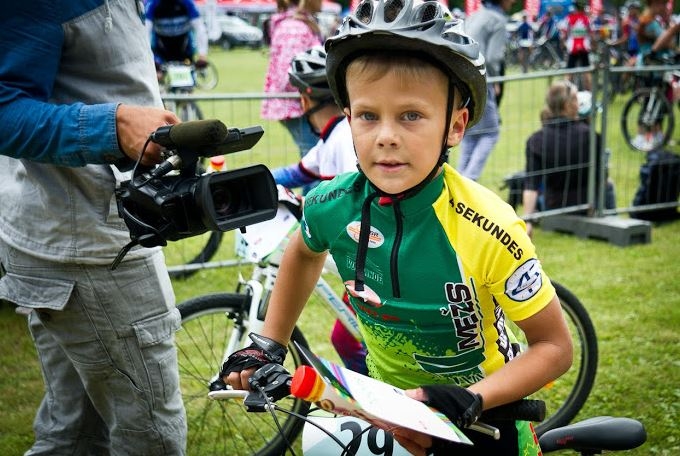  Visbeidzot jāizceļ arī Edgars Timermanis. Mazais smiltenietis izcīnīja otro pozīciju astoņus gadus veco bērnu braucienā. 