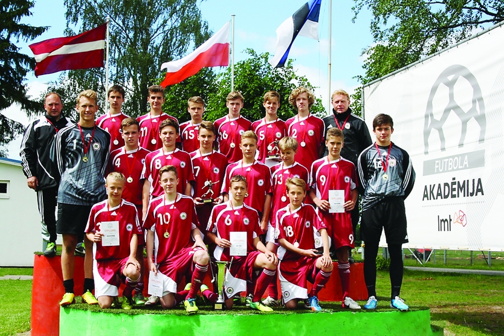 Treneru Anda Rozīša (trešajā rindā pirmais no kreisās) un Alekseja Jeļisejeva (trešajā rindā pirmais no labās) vadītā LMT Futbola akadēmijas U-15 vecuma grupas A komanda guva uzvaru starptautiskajā izlašu turnīrā.    

Autors:  LATVIJAS FUTBOLA FEDERĀCIJA