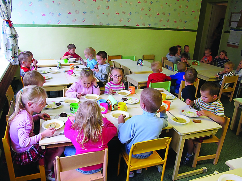 Pirmsskolas izglītības iestādē “Pasaciņa” pagaidām vēl bērni ēd par vecāku naudiņu, bet no septembra par viņu ēdināšanu maksās pašvaldība.                                                                                                                         
Autors:  AIVARS ZILBERS