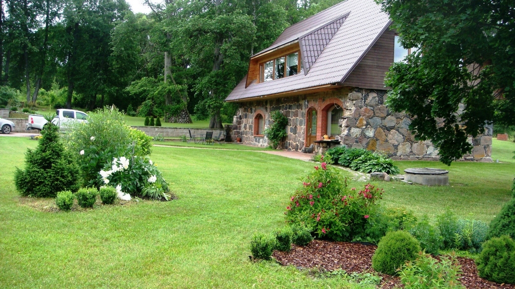  “Viensētas pagasta teritorijā”
Smiltenes pagasta “Akmeņi”;  Lukaševicu ģimene; 