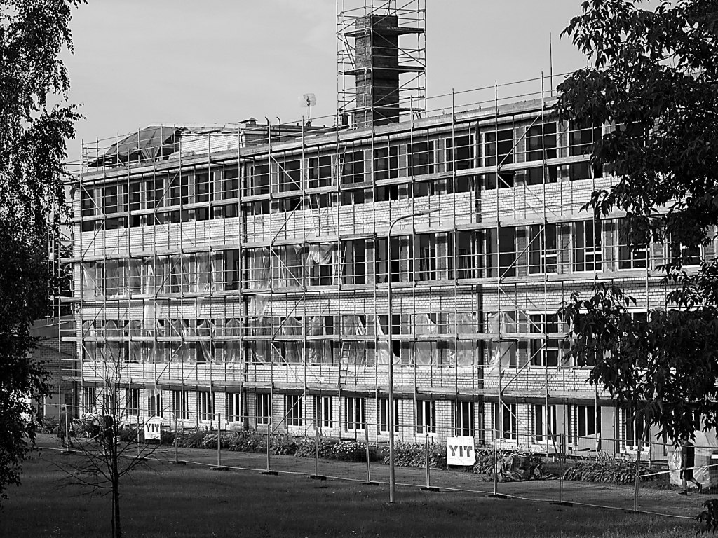 Pašlaik lielākā Valkas novada skola – Valkas pamatskola – atgādina būvlaukumu nevis mācību iestādi, kurā jau pēc mēneša sāksies mācības. 

Autors:  INGA KARPOVA
