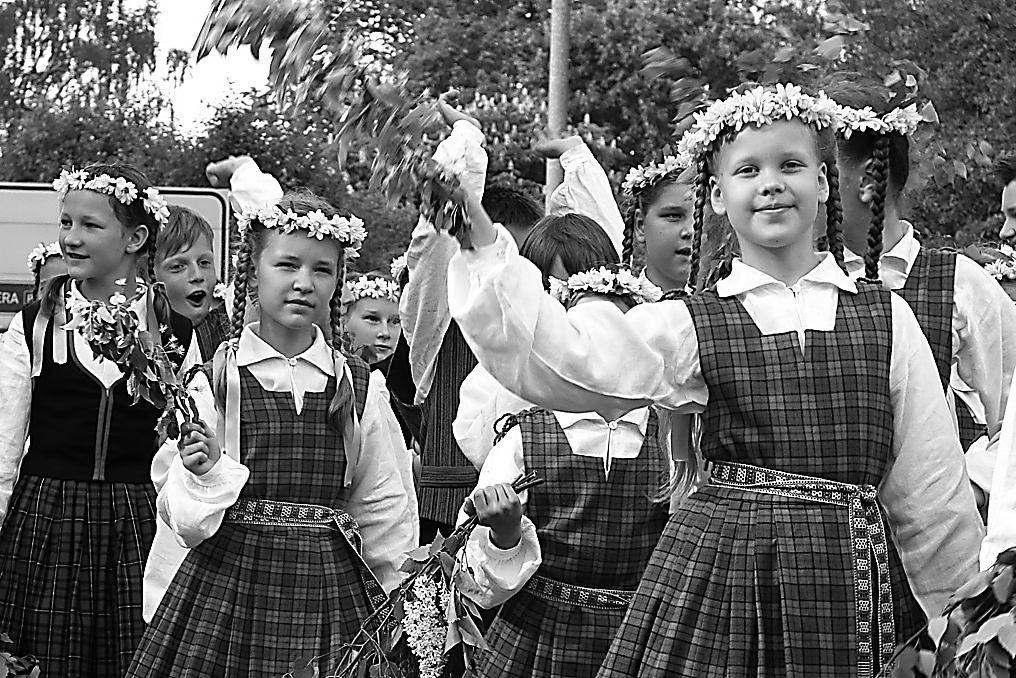 Smiltenē allaž ir bijušas stipras tautas dejas tradīcijas.   

Autors:   SANTA SINKA
