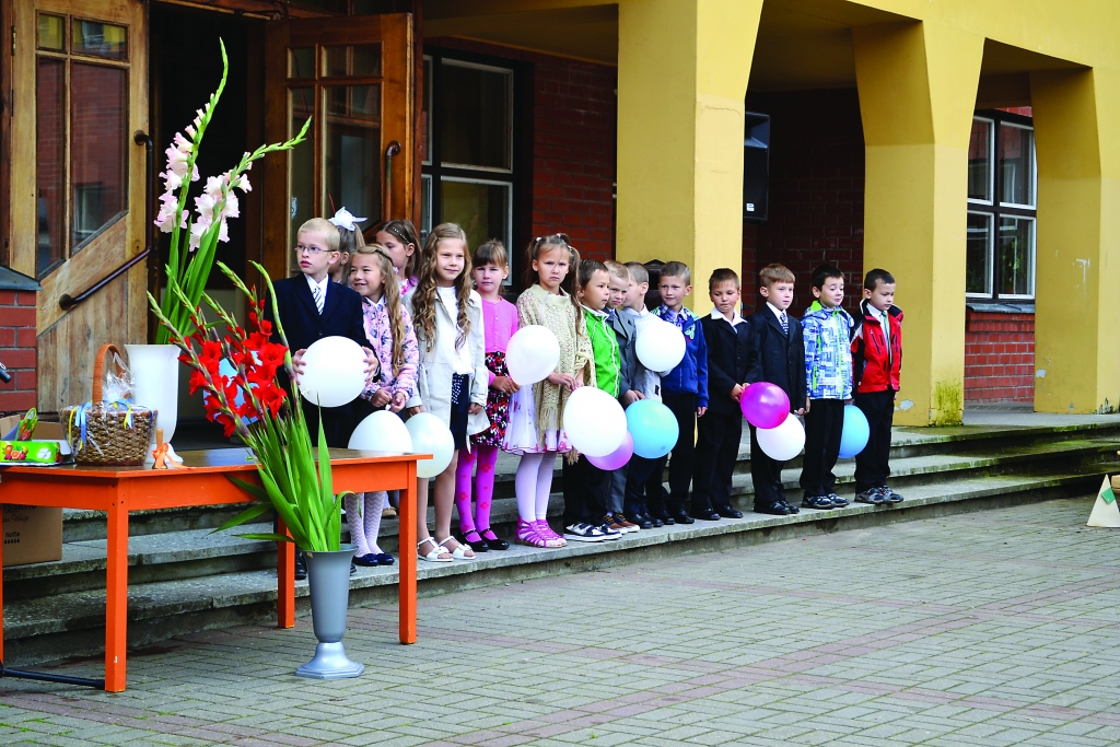 Strenču novada vidusskolā lepojas, ka jaunajā mācību gadā lielajai skolas saimei piepulcējas 19 pirmās klases skolēni.                                                                                                                              

Autors: NO STRENČU NOVADA VIDUSSKOLAS ARHĪVA