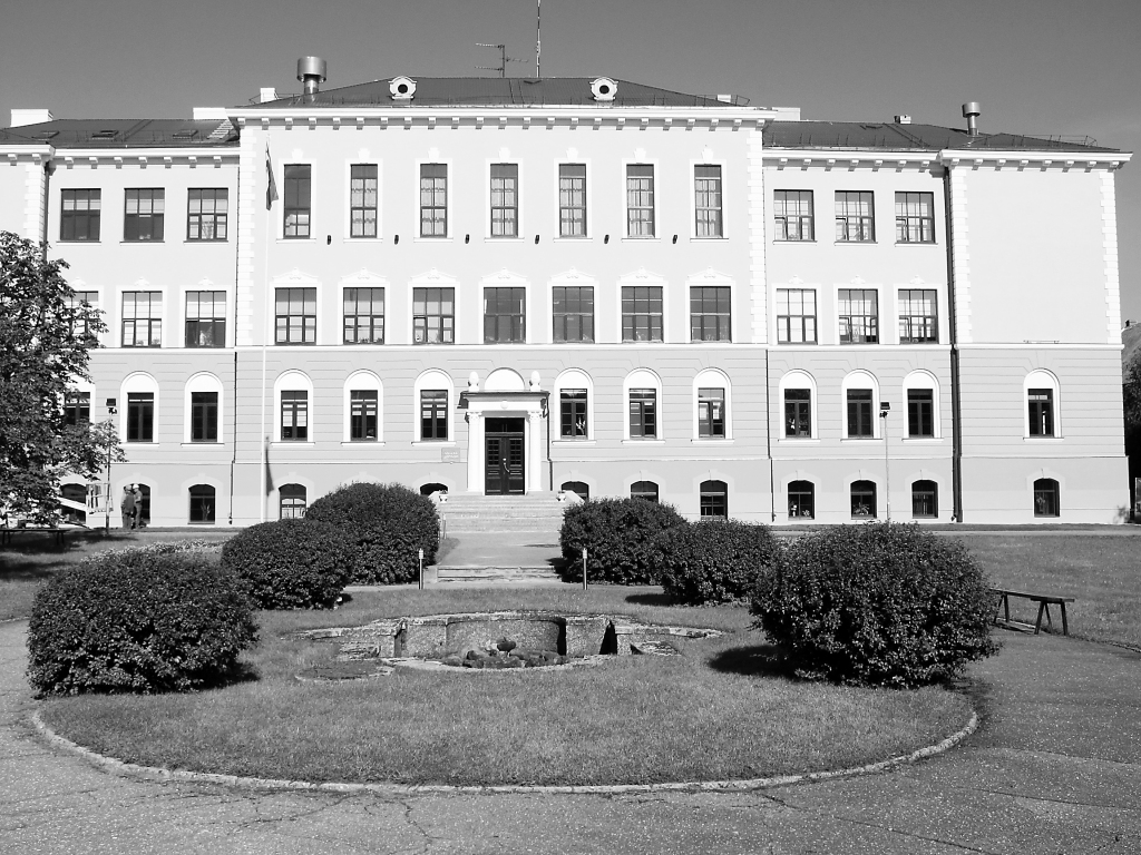 Atjaunotā ģimnāzijas fasāde izskatās gandrīz tāda, kāda tā bija pēc skolas uzcelšanas.                  
Autors:  AIVARS ZILBERS