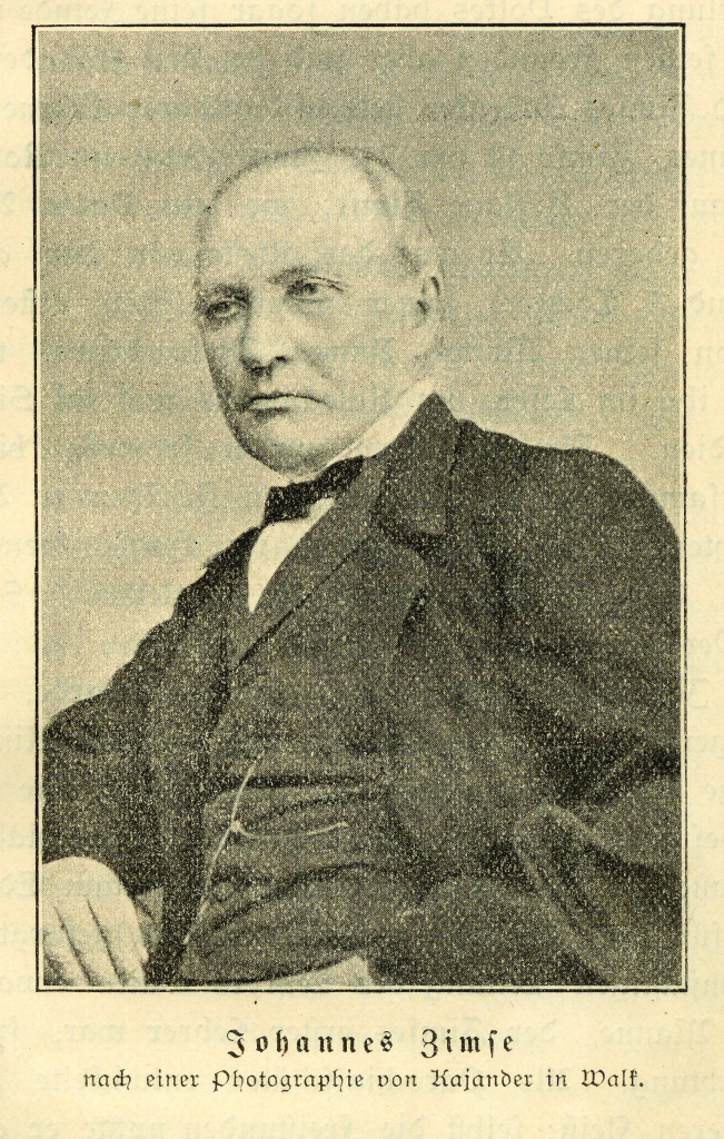 Visbiežāk Jānis Cimze portretos redzams ar klasisku baltu bārdu. Šādu – bez bārdas - Vidzemes  semināra vadītāju ap 1864. gadu  iemūžinājis toreizējais Valkas fotogrāfs F. Kajanders.       

Autors: NO VALKAS NOVADPĒTNIECĪBAS MUZEJA KRĀJUMA