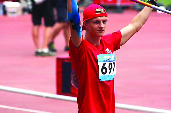 16 gadus vecais smiltenietis Jāzeps Groza  ir iekļuvis pasaules šķēpmetēju vienaudžu elitē, izcīnot devīto vietu Pasaules II Jaunatnes olimpiādē. 
Autors:  NO JĀZEPA GROZAS ARHĪVA