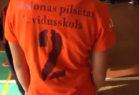 Savulaik kreklus saņēma arī madonieši.
Autors: Ekrānfoto no VTV raidījuma 2011. gadā