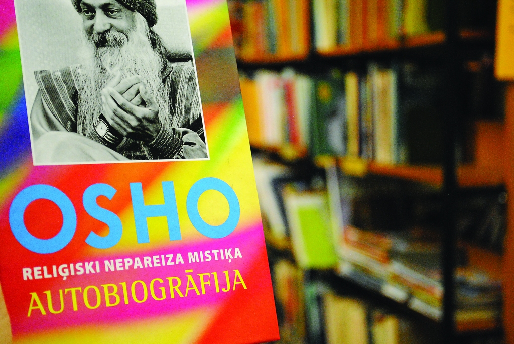 Daudz pārrunāts un apspriests ir indiešu mistiķa Ošo mantojums publicēto runu sējumos. Tagad Smiltenes novada bibliotēkas plauktos nonākusi jaunākā grāmata par pašu Ošo, kas atklāj pretrunīgā un fascinējošā mistiķa personību.                                                                                                      
Autors:  SANTA SINKA