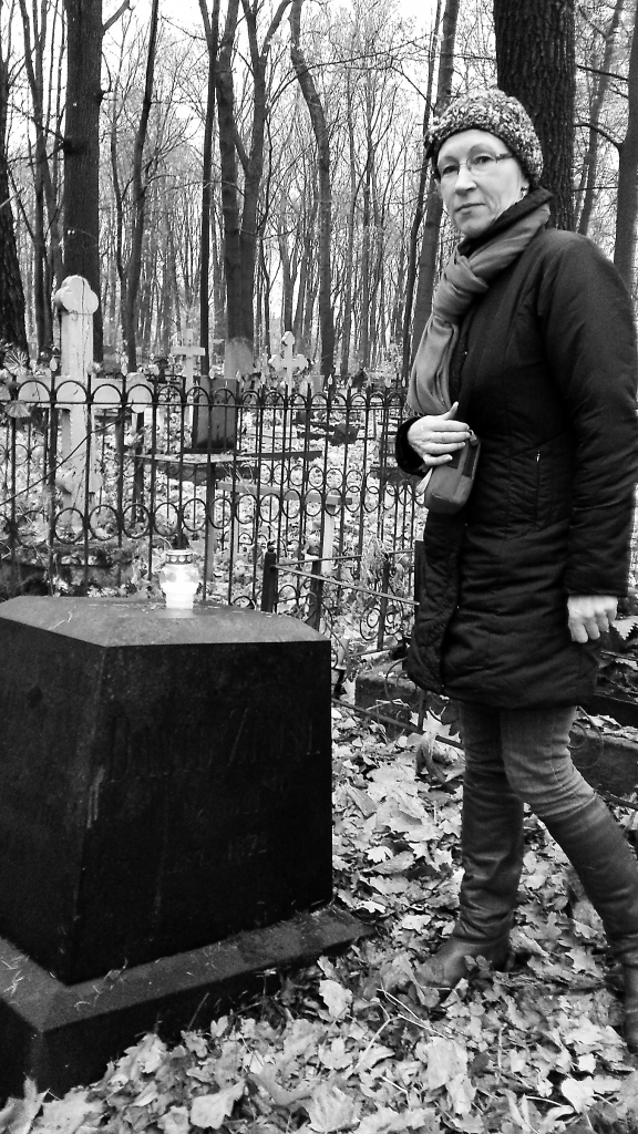 Volkovas luterāņu kapsētā Ligita Drubiņa atrod Jāņa Cimzes brāļa Dāvja kapu.                                                                                                  
Autors:  GUNTA SMANE