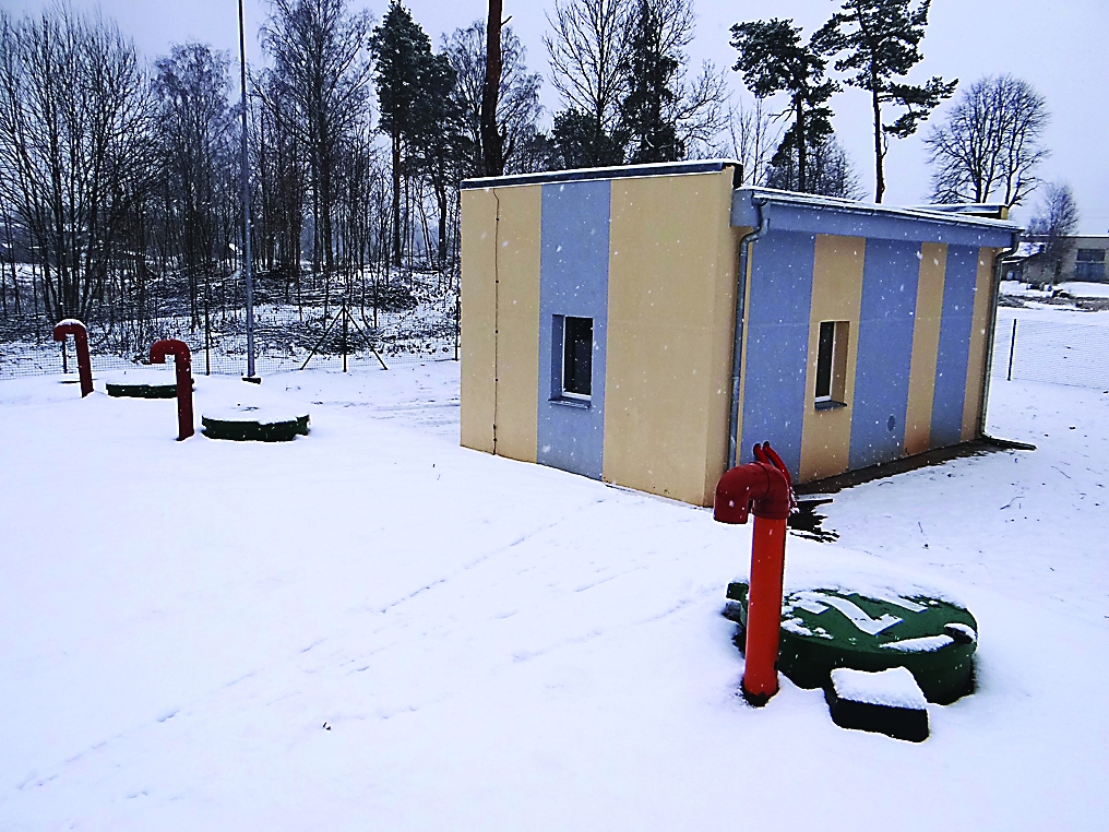 Jauno sūkņu un kanalizācijas staciju elektrības trūkuma gadījumā darbina ar ģeneratoru. Tas ļauj saglabāt baktērijas sistēmas darbībai.                                                                                                                                 
Autors:  PĒTERIS PĒTERSONS