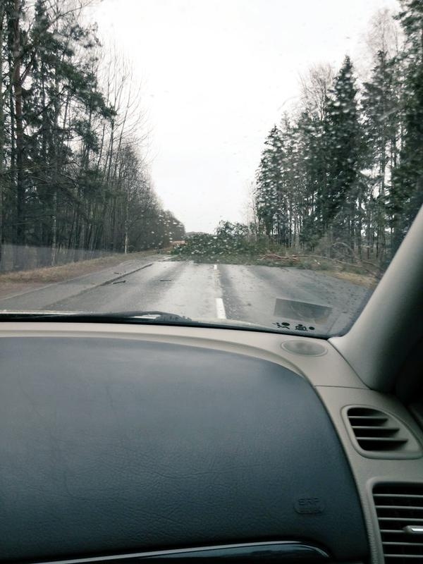 renars ‏@renars_r  ceļš Valmiera - Smiltene 