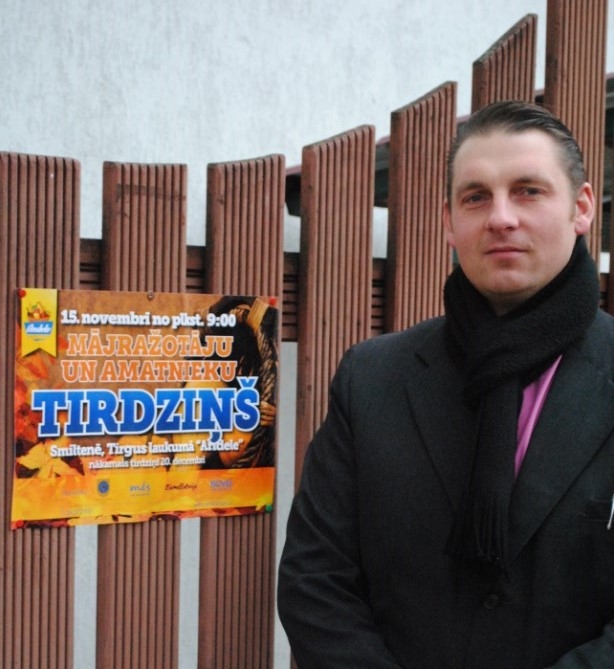 Gada laikā  šajā tirdziņā savu preci piedāvājuši pavisam 400 tirgotāju no dažādiem Latvijas novadiem, informē biedrības “Mēs Smiltenes novadam” valdes priekšsēdētājs Kaspars Stūrmanis
Autors: SANDRA PĒTRESONE