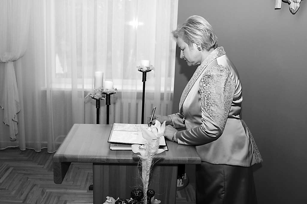 Valkas novada domes Dzimtsarakstu nodaļas vadītāja Māra Zeltiņa aicina topošos jaunos pārus pieteikt svinīgo laulību reģistrācijas ceremoniju 16. maijā, kad pat to jāmaksā simboliska samaksa.                   
Autors:  ALDIS DUBĻĀNS