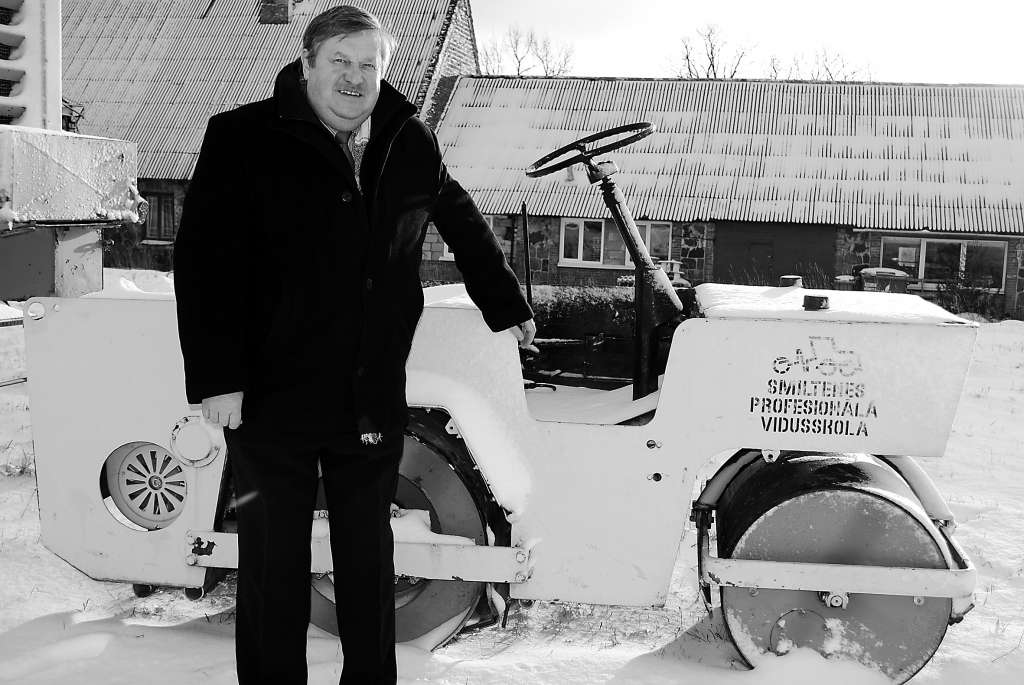 Līdz ar Variņu greideru uz pagaidām vēl ieceru līmenī esošā muzeja eksponāta godu pretendē šis ceļu rullis, ko padomju laikā izmantoja mazos objektos, piemēram, ietvju izbūvē, skaidro Smiltenes tehnikuma speciālists Zigurds Purmalis.