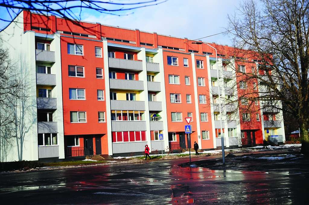 Saņemot decembra rēķinu par apkuri, visatvieglotāk nopūsties varēja valcēnieši, kuri dzīvo Rīgas ielas 16. daudzdzīvokļu namā. Mājas vecākā Dace Langenfelde atzīst, ka iedzīvotāji ir apmierināti gan par siltumu, gan par maksu.                                                                                                                    
Autors:  INGA KARPOVA