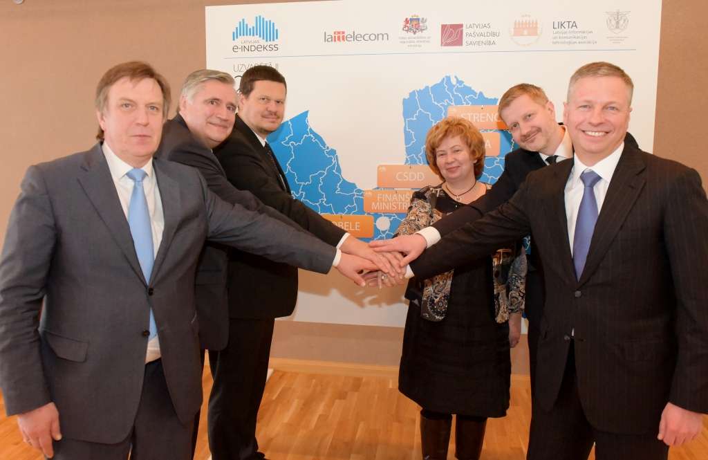  Latvijas e-indeksa partneri (no labās: Lattelecom valdes priekšsēdētājs Juris Gulbis , Latvijas Tirdzniecības un rūpniecības kameras valdes priekšsēdētājs Jānis Endziņš, Latvijas Informācijas un komunikācijas tehnoloģijas asociācijas viceprezidente Māra Jākobsone, Vides aizsardzības un reģionālās attīstības ministrs Kaspars Gerhards, Latvijas Pašvaldību savienības priekšsēdis Andris Jaunsleinis un Latvijas Lielo pilsētu asociācijas izpilddirektors Māris Kučinskis)
Autors: PUBLICITĀTES